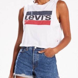 Levi’s Graphic Crop Top NWT.